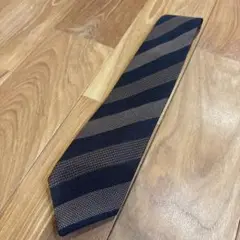 Fattori ファットーリ レジメンタル柄ネクタイ