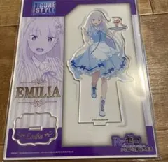 ローソン　リゼロ　フィギュアスタンドアクリルスタンド　エミリア　アクリルスタンド