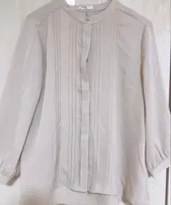 ベージュ　七部袖　ピンタックブラウス