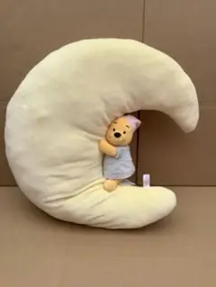ディズニー　くまのプーさん 三日月クッション ぬいぐるみ