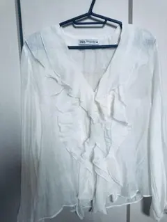 ZARA フリルブラウス ホワイト XSサイズのサムネイル