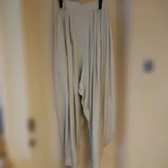 カレンソロジー【美品］サテンタックパンツ 36サイズのサムネイル