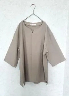 ikka ベージュ Vネックシャツ Lサイズ
