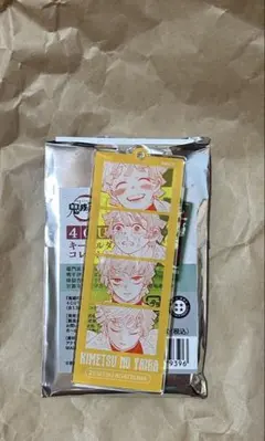 鬼滅の刃　4CUT キーホルダー　コレクション 我妻善逸