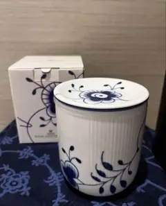 値下げしました　ロイヤルコペンハーゲン　蓋付き容器 小物入れ キャンディポット ロイヤルコペンハーゲン ホワイトフルーテッド ミニティーポット