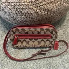 【定番人気】COACH シグネチャー レッド ショルダーバッグ アクセントに