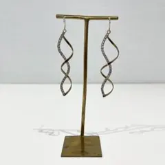 ツイストデザイン ゴールドトーン ピアス