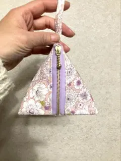 お値下げ‼︎花柄三角ポーチ ゴールドファスナー付き