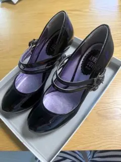 ANNA SUI WORLD パンプス ブラック エナメルのサムネイル