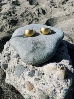 ゴールドのたっぷりイヤリング