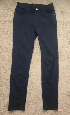 黒 スキニーパンツ