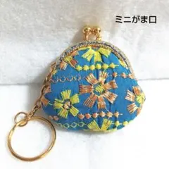 ハンドメイド　ミニがま口キーリング付き　刺繍花柄