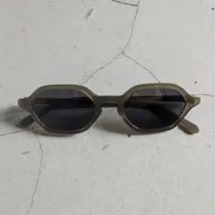 peepinsidehead サングラス sunnie OLIVE 柴田ひかり