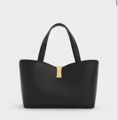CHARLES & KEITH リリベット メタリックアクセントトートバッグのサムネイル