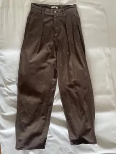 ユニクロU デニムタックパンツ ブラウン 23