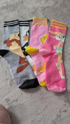 Looney Tunes キャラクターソックス 4足セットのサムネイル