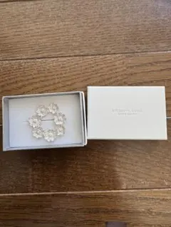 ichinose naomi 花モチーフ ブローチ シルバー パール(新品)