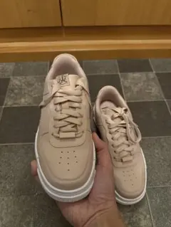 Nike Air Force 1 ピクセルベージュ スニーカー