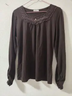 axes femme 長袖カットソー ブラウン レース ビジュー 袖フリル