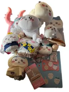 ちいかわ　ぬいぐるみ　テーブル　ポーチ　ハチワレ　シーサー　モモンガ　うさぎ