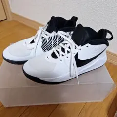 【美品】Nike バスケットボールシューズ ホワイト/ブラック23.5cm
