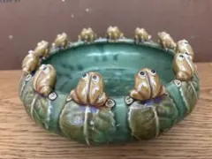 蛙　めだか鉢　金魚鉢のサムネイル