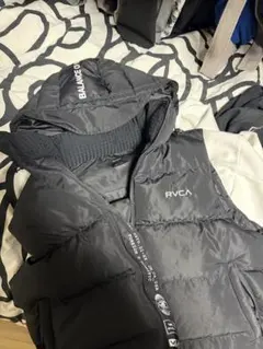RVCA フード付きダウンベスト 黒