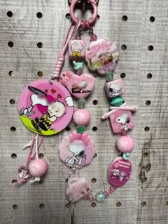ハンドメイド 白イヌ スヌさんスタバ ピンク色 キャラクター❤️ビーズストラップ