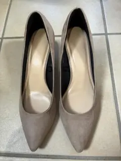 ベージュ スエード マシュマロパンプス　GU 25cm