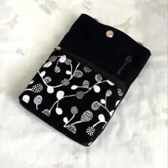 ファスナーポケット&マチ付きサコッシュ＊handmade＊モノクロ植物柄