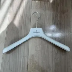 MONCLER ホワイトハンガー
