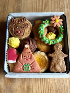 2〜3日で発送致します。クリスマスモチーフ　クッキー缶　160g入り