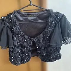 黒の花柄ショートカーディガン