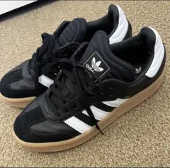 adidas ブラック/ホワイト スニーカー