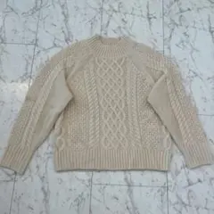 earth クリーム色 ケーブルニット 長袖セーター