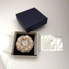 JinkaNezu クリスタルガラス カメリア ブローチ