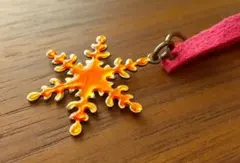 お値下げ。パリのセルバンギャゾット 雪の結晶のネックレス