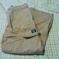 Gap のカーゴパンツ