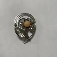 フラワーモチーフ ブローチ シルバーカラー