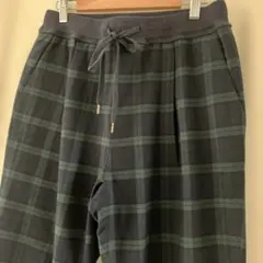 テーパードパンツ