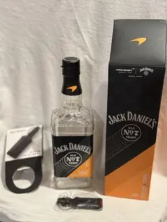 Jack Daniel's McLaren コラボボトルとキーリンク