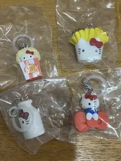 ハローキティ　アメリカンデザインめじるしアクセサリー　4個セット