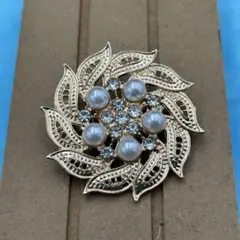 ✨あと2点✨エレガント パール ブローチ ゴールド 葉っぱ　円形　父の日　飾り