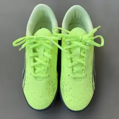 新品未使用、タグ箱なし6490円　21cm PUMA サッカーシューズ