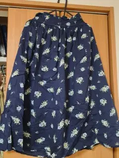 エヘカソポ サス付き花柄スカート