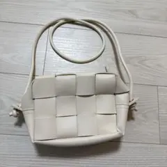 センスオブプレイス　ホワイト ショルダーバッグ