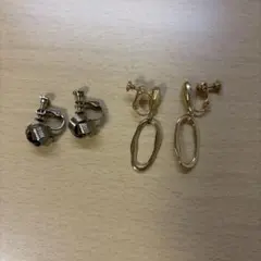イヤリング 2点セット ノットデザイン 揺れるオーバル
