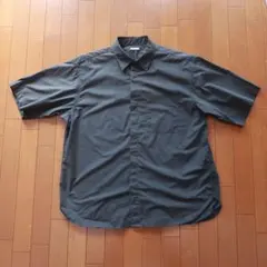 GU ダークグレー 半袖シャツ