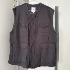 LEPSIMのダークグレー ノースリーブベスト
