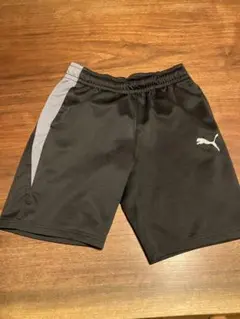 美品　PUMAハーフパンツ　140